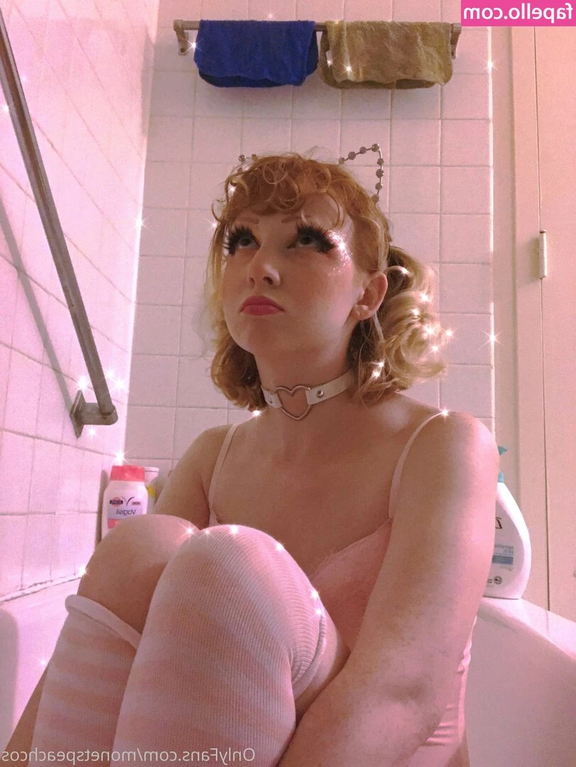 Honeybunnycos - Who wants to fuck my face