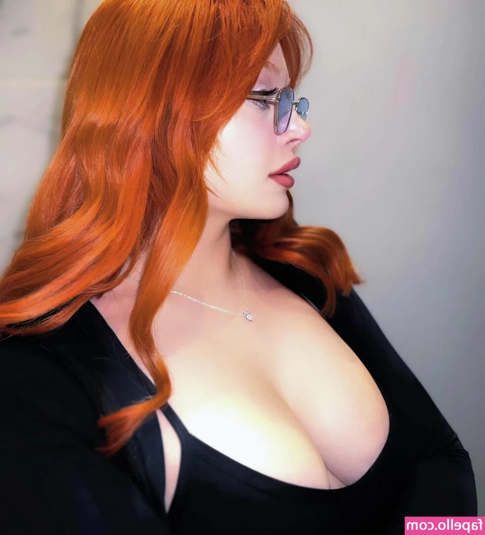 Ecbsnn Ece Başaran [ ecbsnn-ece-basaran ] - Peering at you over my shoulder, wondering what thoughts are going