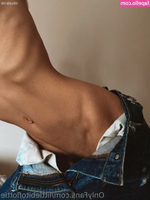 Lottie [ lottie-2 ] - cum join me in bed 😜I am on my knees giving you the BEST view from