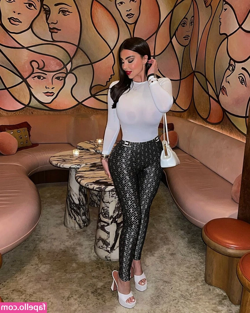 Kahina - Shower time gonna bust a nut all over here