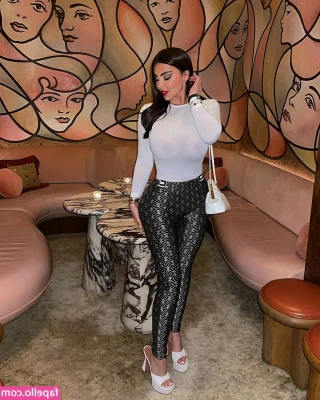 Kahina - Shower time gonna bust a nut all over here