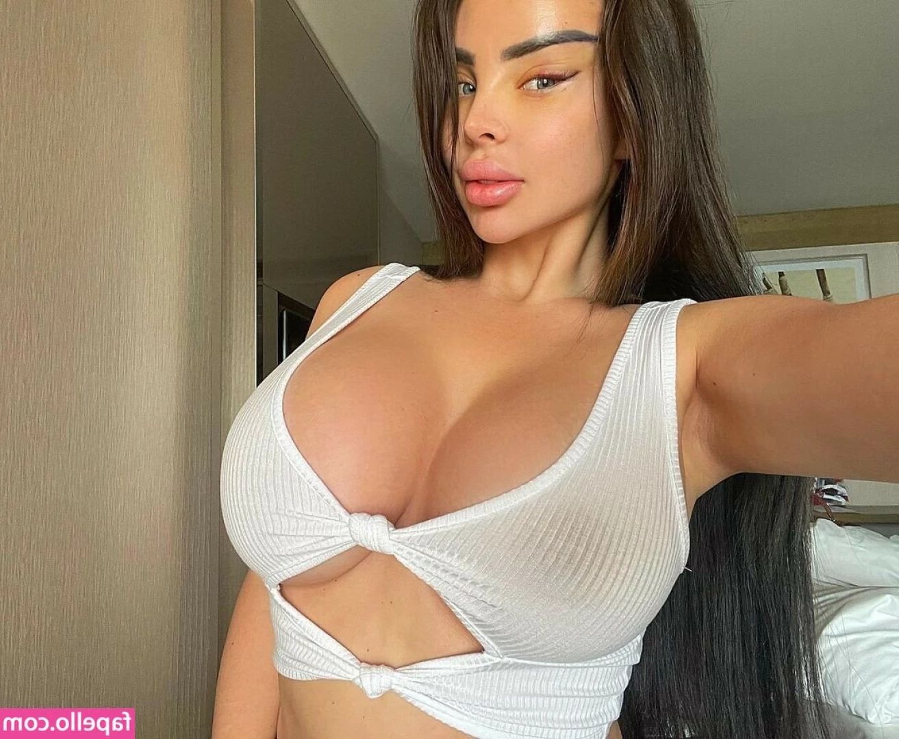 Kahina - First on to run up my likes gets a free video Hurry daddy