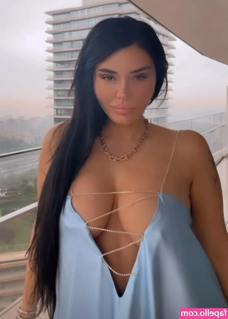 Ebru Polat [ ebru-polat ] - Come Spank me