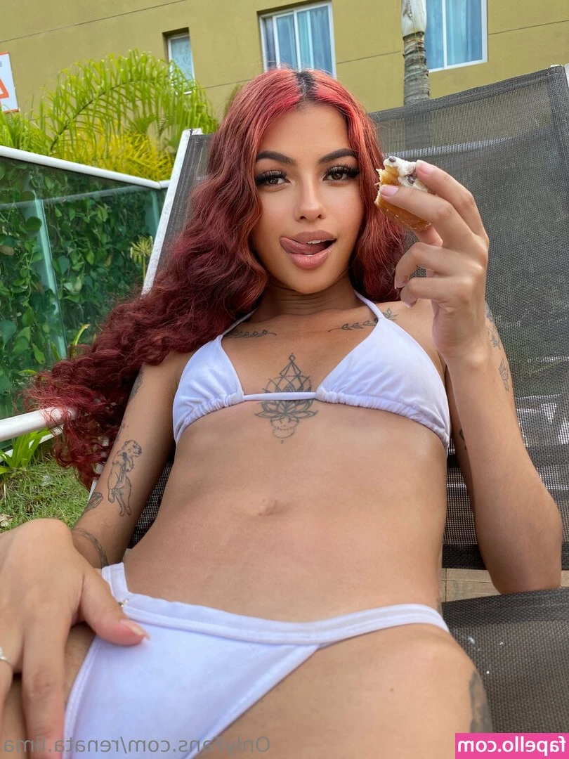 renata.lima [ renata-lima ] - Unlock to see a close up of my feet all oiled up and shiny, teasing