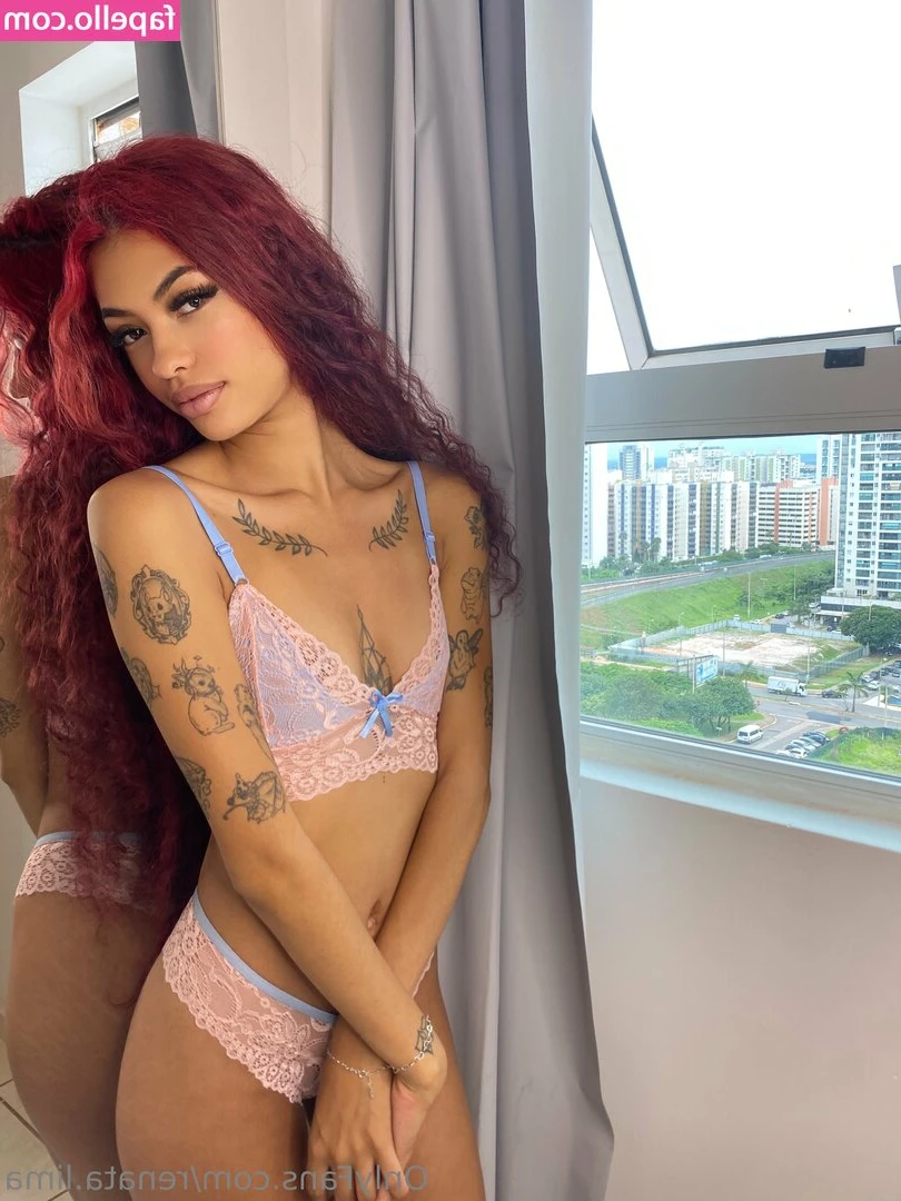 renata.lima [ renata-lima ] - I’ve been told that I “have the best kind of foot smell” 🥰