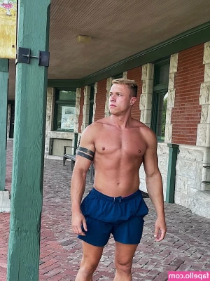 kitthebeefcake [ kitthebeefcake-5 ] - Bored 😌