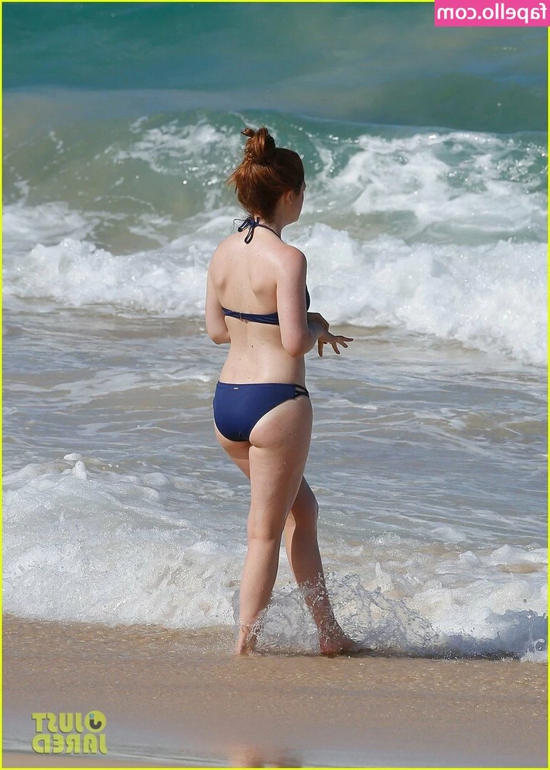 Bonnie Wright [ bonnie-wright-1 ] - What did you bring to the picnic? 🧺