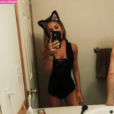 Kayseeray - Je commence par un striptease en lingerie   je mouille mon god avec