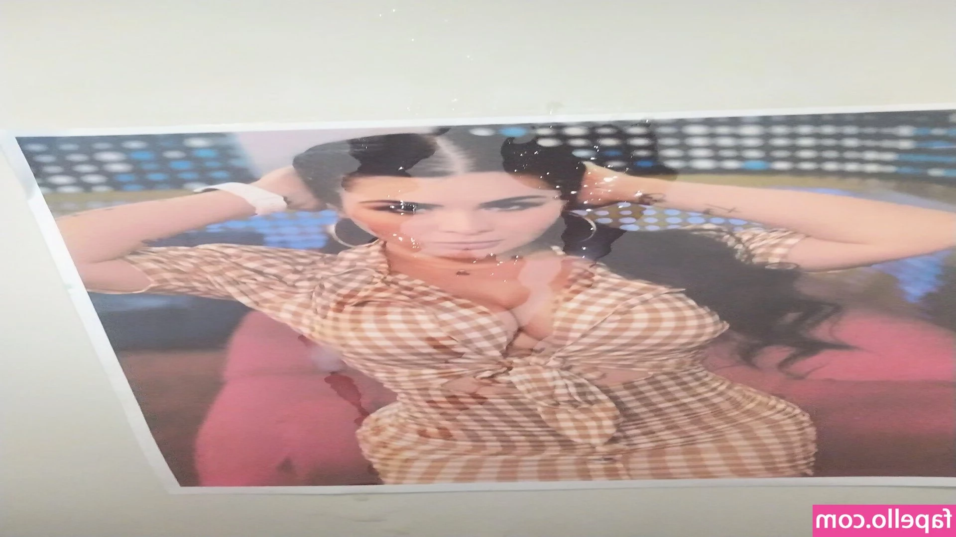 Madeleyn - Tittie pics and video from beach day