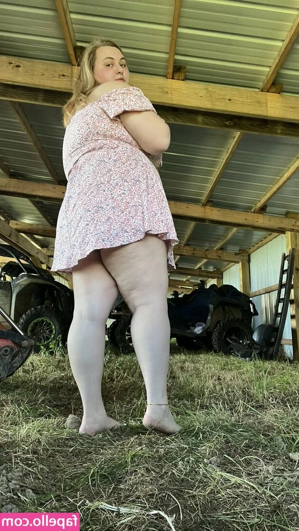 Juicycornnn - More hot content coming soon  who wants make hot content