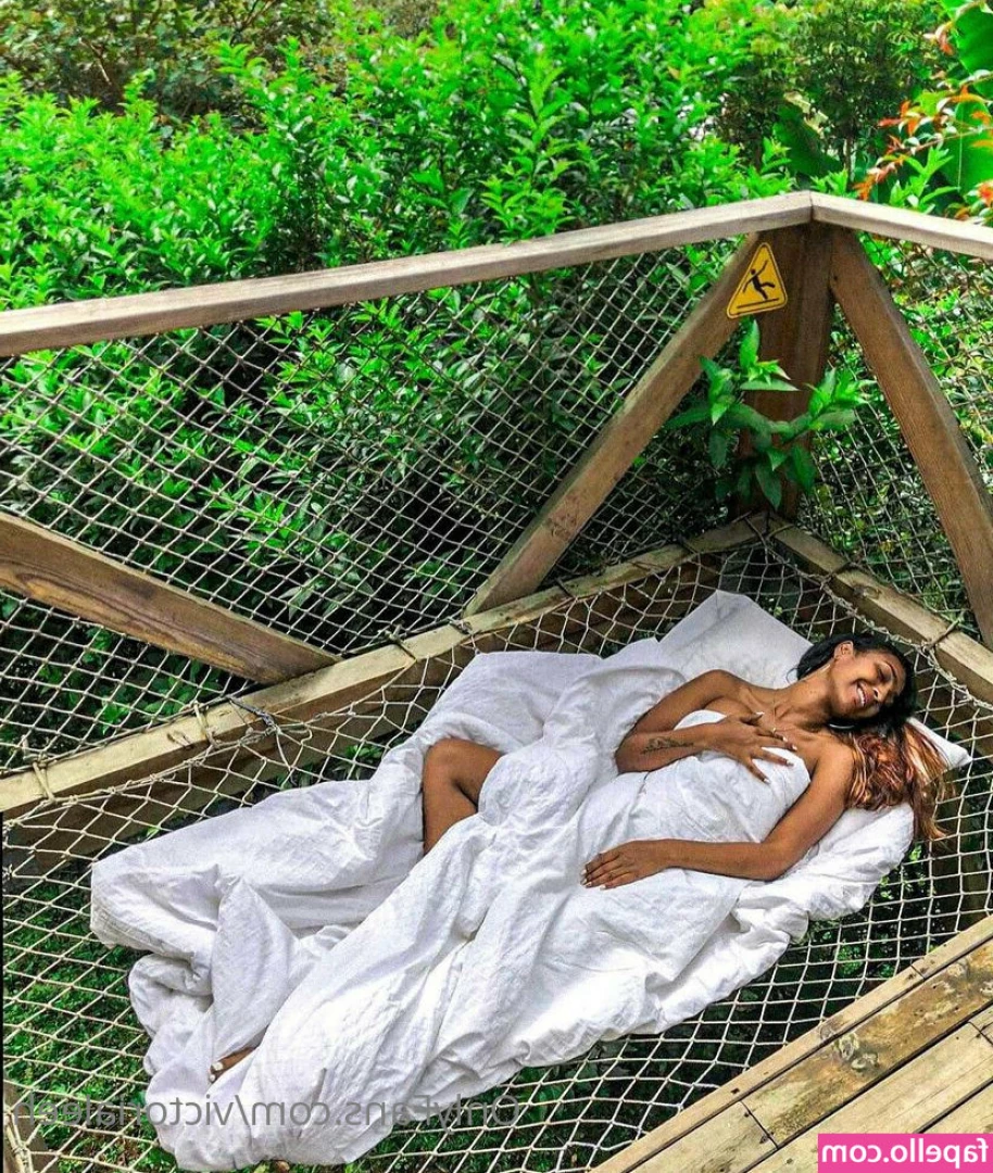 Victoria Lee [ victoria-lee ] - After work with Fox girl is a guaranteed fun time 🦊❤️