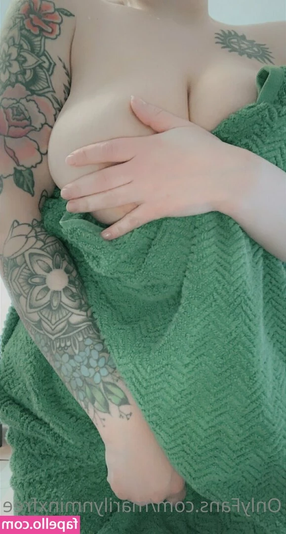 marilynminxfree - Do you think I look good in green? 💚