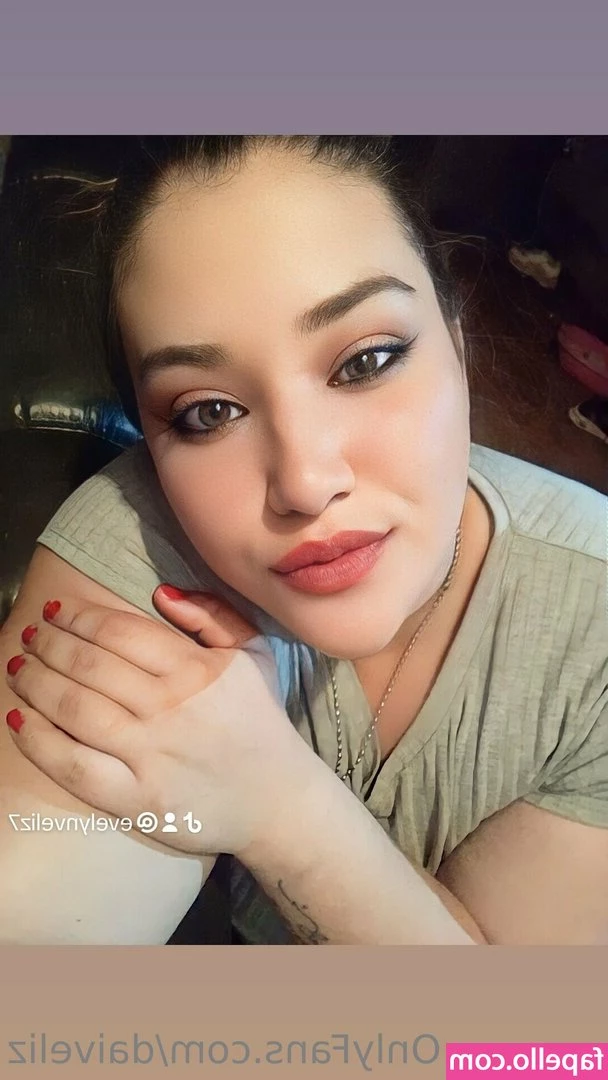 daiveliz - Thought ya might like the leather skirt, too..