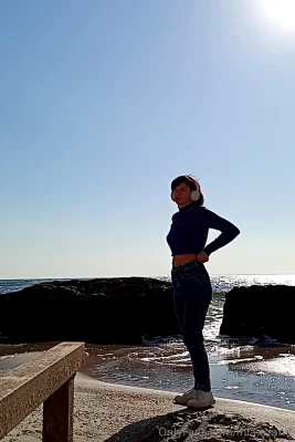 mia.azami [ mia-azami ] - Kind of hate my body but it was requested