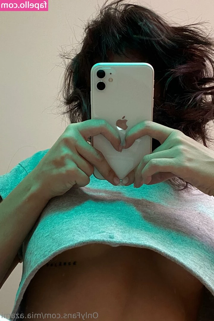 mia.azami [ mia-azami ] - Some morning booooty 🍑🤤🧡