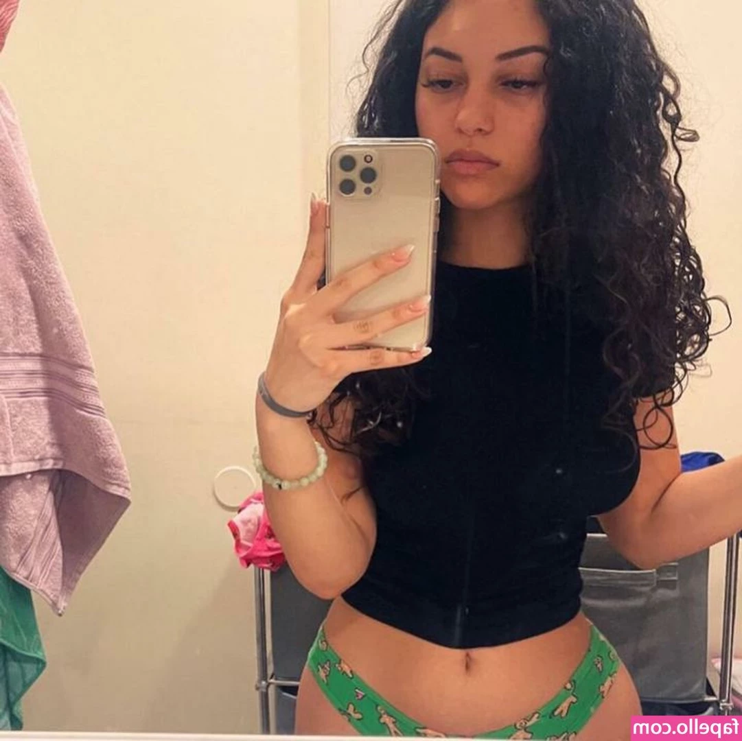 Jadeli Rosa [ jadeli-rosa ] - Something woke up