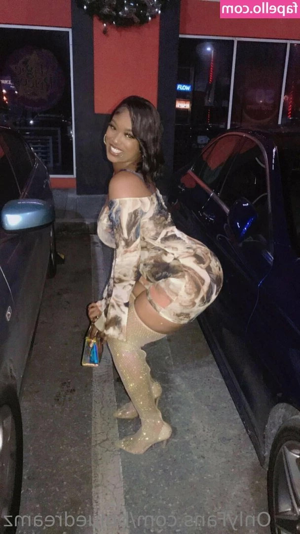 bbluedreamz - Little miss “can you take my picture"