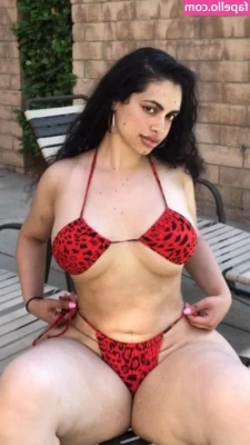 Razan Shihadeh [ razan-shihadeh ] - Unzip me out of my leather   then put my titties in your mouth while