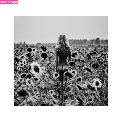 Kate Hudson [ kate-hudson ] - Happy Hump Day   Could use some help tearing off this shirt