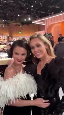 Miley Cyrus [ miley-cyrus ] - Finish showering and wish you was with me! 😘😘😘