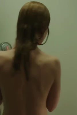 Nicole Kidman [ nicole-kidman ] - La la la looking at books, and oh! Hey it’s Tom’s mini replica