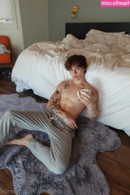 b.mckenzie [ b-mckenzie ] - Tonight s live show is going to be so goood