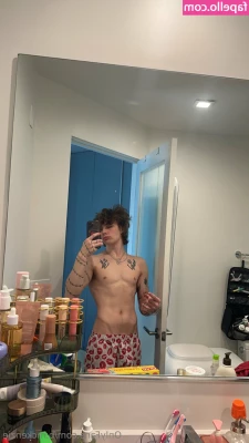 b.mckenzie [ b-mckenzie ] - Cum on soles and toes