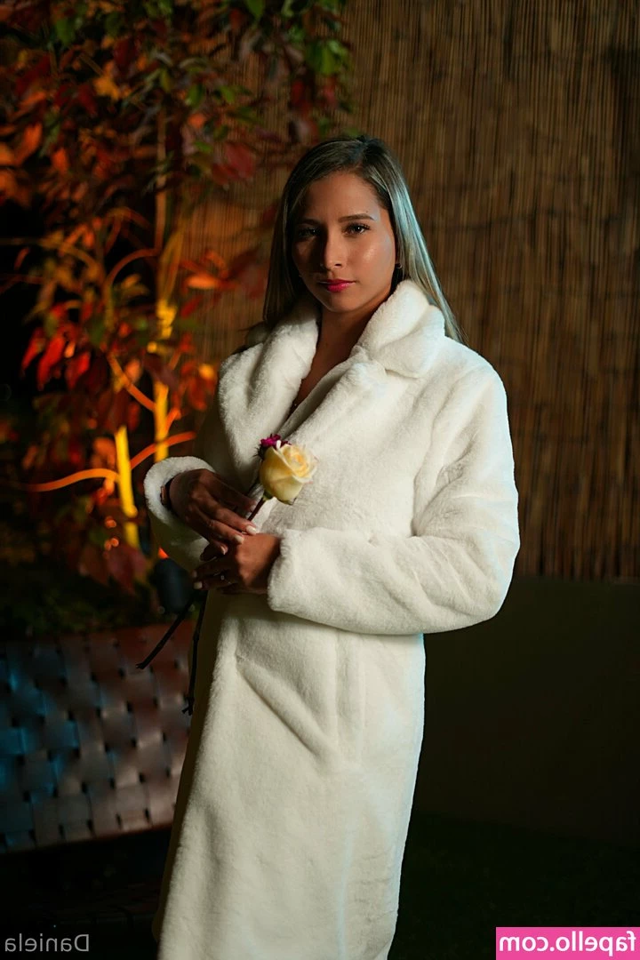 danielaoficial18 - Bésame  que este pussy es tuyo