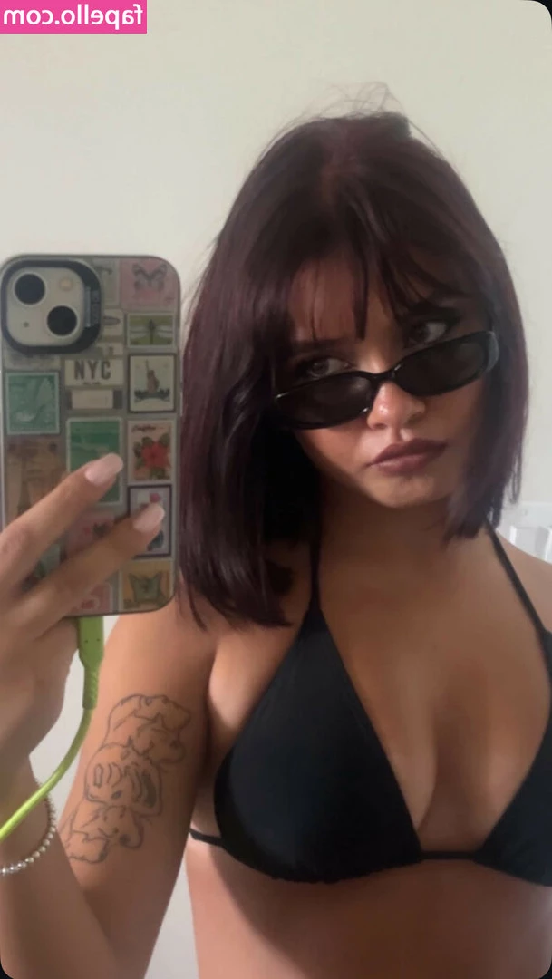 Sophie Michelle [ sophie-michelle ] - Selling these used bras with video included  HMU if interested