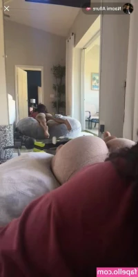 Naomi Allure [ naomi-allure ] - Buenos días chicos 😇