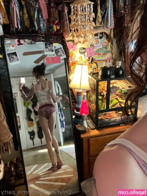 Tomis_party [ tomis-party ] - Hola mis amores  Voy a estar subiendo encuesta para vivo