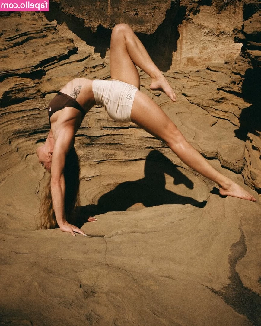 Chala Moves [ chala-moves ] - boob squish