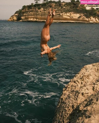 Chala Moves [ chala-moves ] - Do you want to see how I put my big red dildo in my ass bby