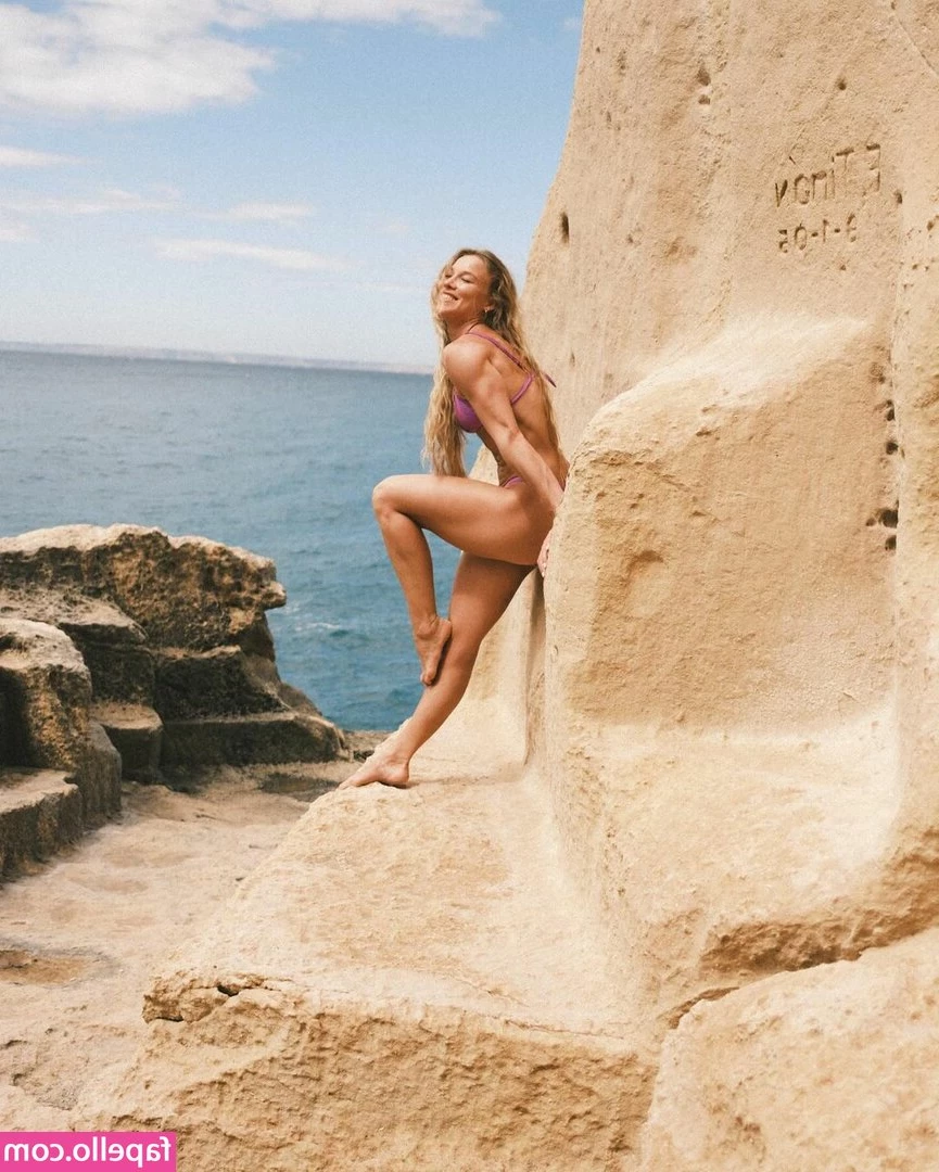 Chala Moves [ chala-moves ] - I taste way better than Easter Candy 🍫🐣 Tip if you agree 😍