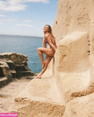 Chala Moves [ chala-moves ] - I taste way better than Easter Candy 🍫🐣 Tip if you agree 😍