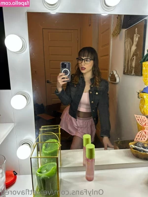 velvetflavored - Live tonight! 10pm EST! New hair too!