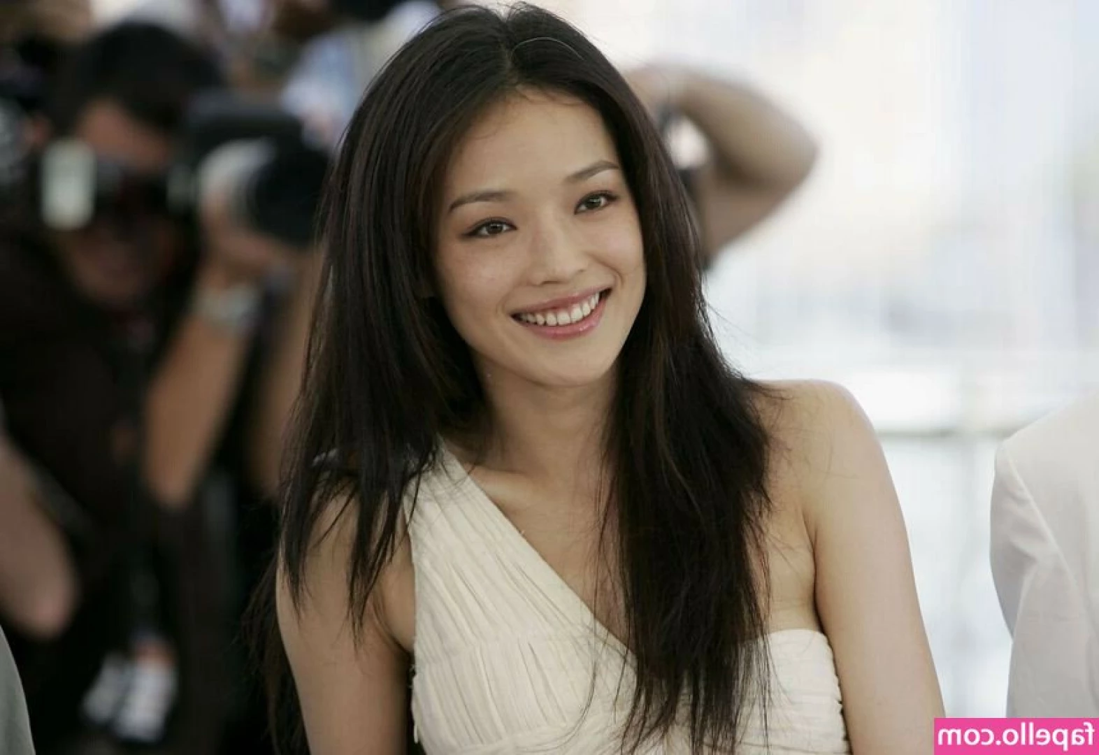 Shu Qi [ shu-qi ] - Who doesn’t love striptease? 😏