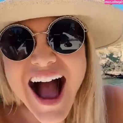 Eliana - Stay in bed with me  Play in bed  With me