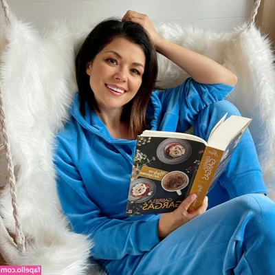 Katarzyna Cichopek [ katarzyna-cichopek ] - Morning fellas.