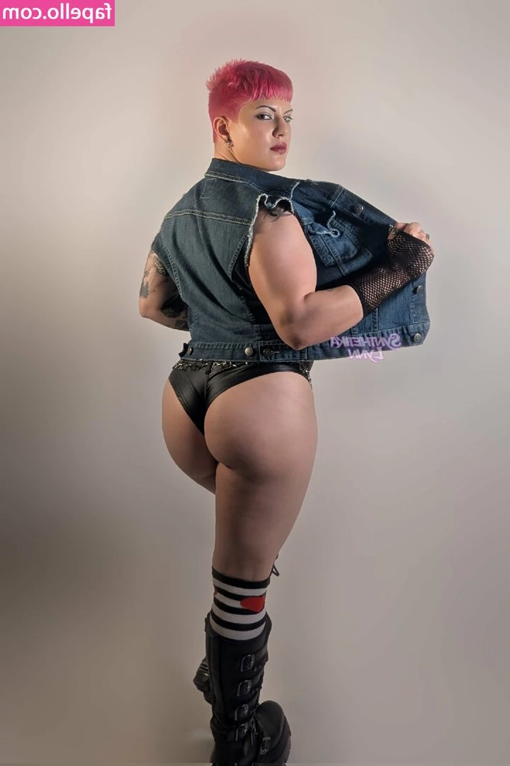 Synthetika Lynn [ synthetika-lynn ] - Mommy Got Christmas Cock