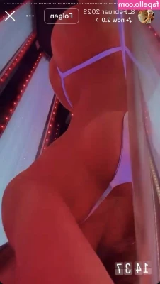 Flor Julieth [ flor-julieth ] - It s almost the weekend and I m horny  should I make myself cum on