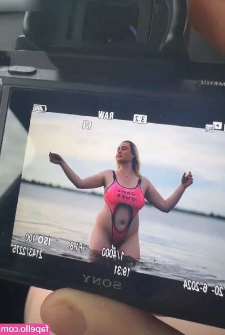 Celina Grimm [ celina-grimm ] - new shower scene hitting your inbox tonight