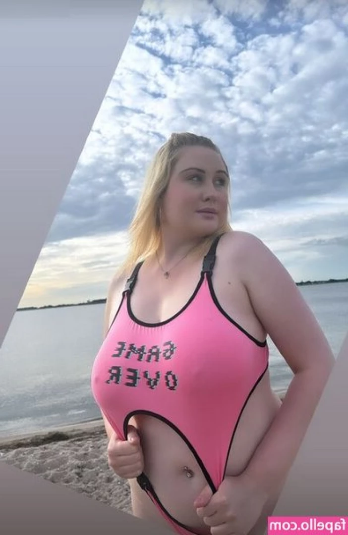 Celina Grimm [ celina-grimm ] - Me mee mee