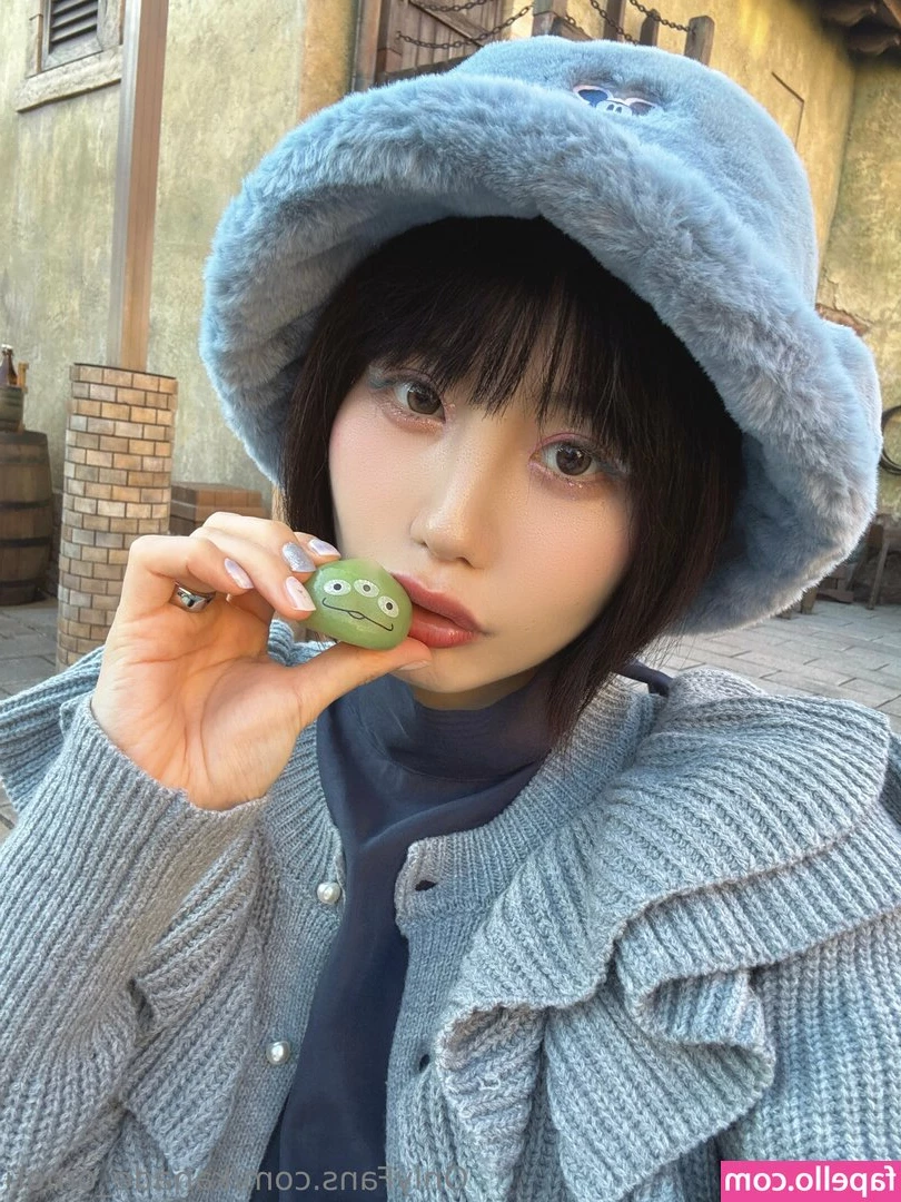 kanade_omoti [ kanade-omoti ] - Are you a fungi? :P If so, swipe for booty ;) I posted this set to my