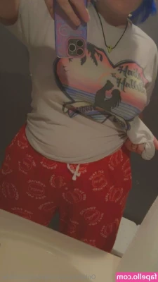 alienoctopusbabe - Yay  It s Hump Day  That means my ass will be doing the happy dance