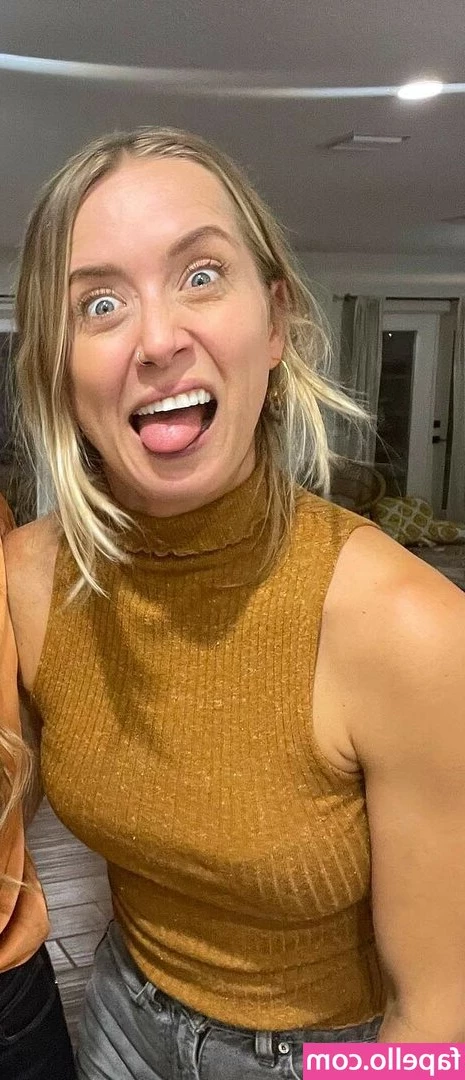 Allie Wes ~ [ allie-wes ] - For you horny little foot whores.