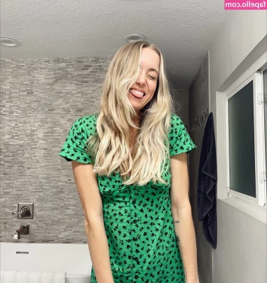 Allie Wes ~ [ allie-wes ] - I am officially welcoming cum tributes :) I think it's hot seeing all