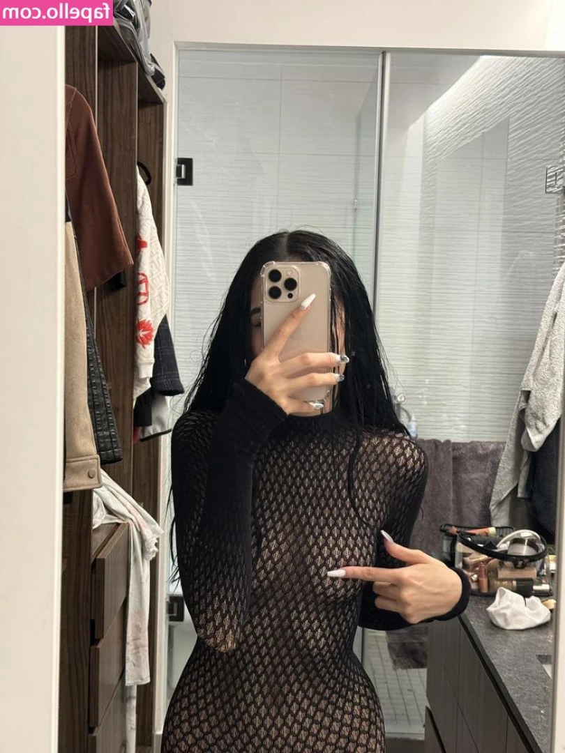 La Niña Fresa [ la-nina-fresa-1 ] - Casual blowjob   Who wanna be next