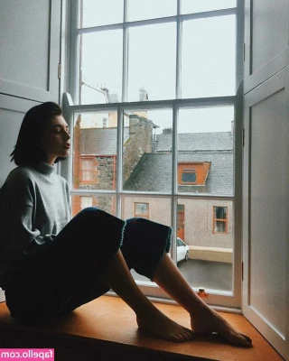 Savannah Brown [ savannah-brown ] - Long video of playing with myself in The North Face down jacket