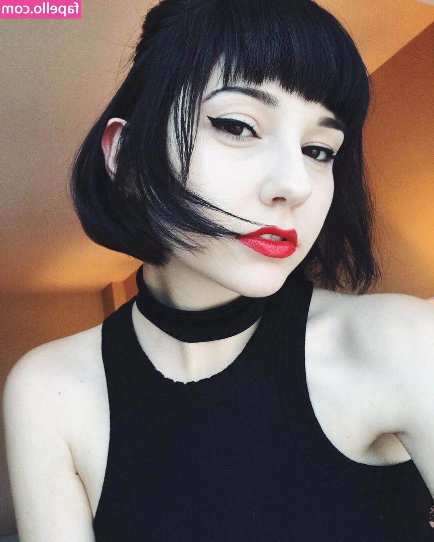 Savannah Brown [ savannah-brown ] - Hold on guys  The weekend is almost here